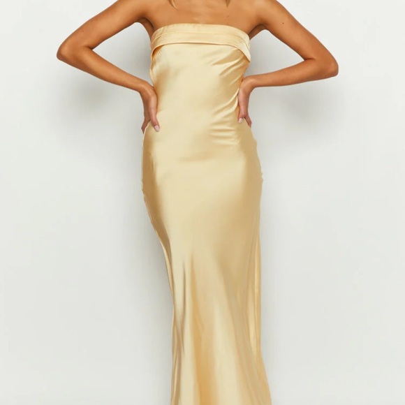 Beginning boutique Yellow dress - Picture 1 of 5